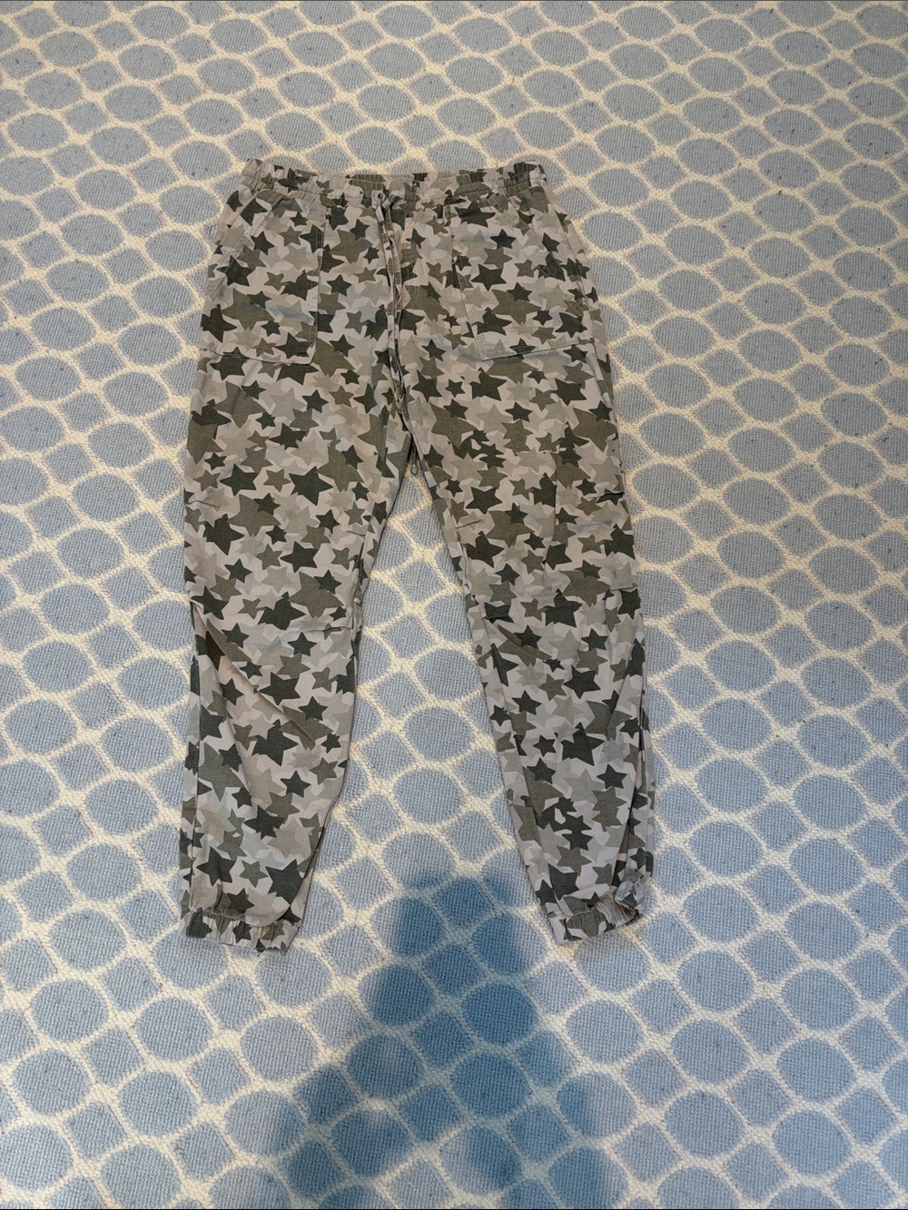 Monrow Star-Print Ankle Jogger Pants in Gray & Green